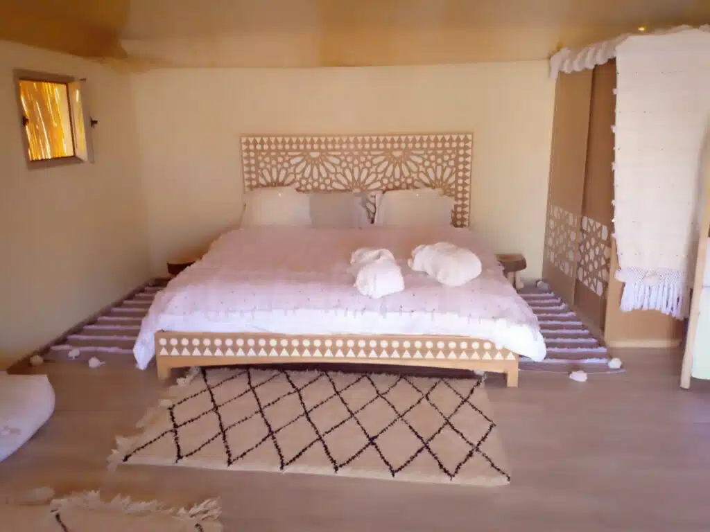 Overnight and dinner in Agafay desert